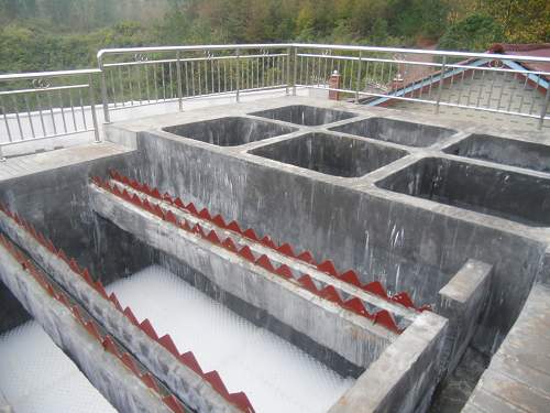 怎么在沉淀池安裝斜管填料，需要固定嗎？